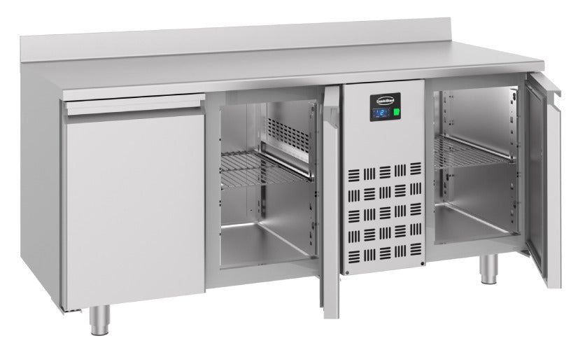 700 Kühltisch mit Aufkantung und 3 Türen, Monoblock, 474 Liter