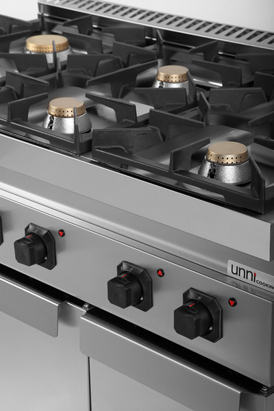 Gasherd mit TÃ¼ren â€“ 44kW â€“ 6 Brenner â€“ G70C20K