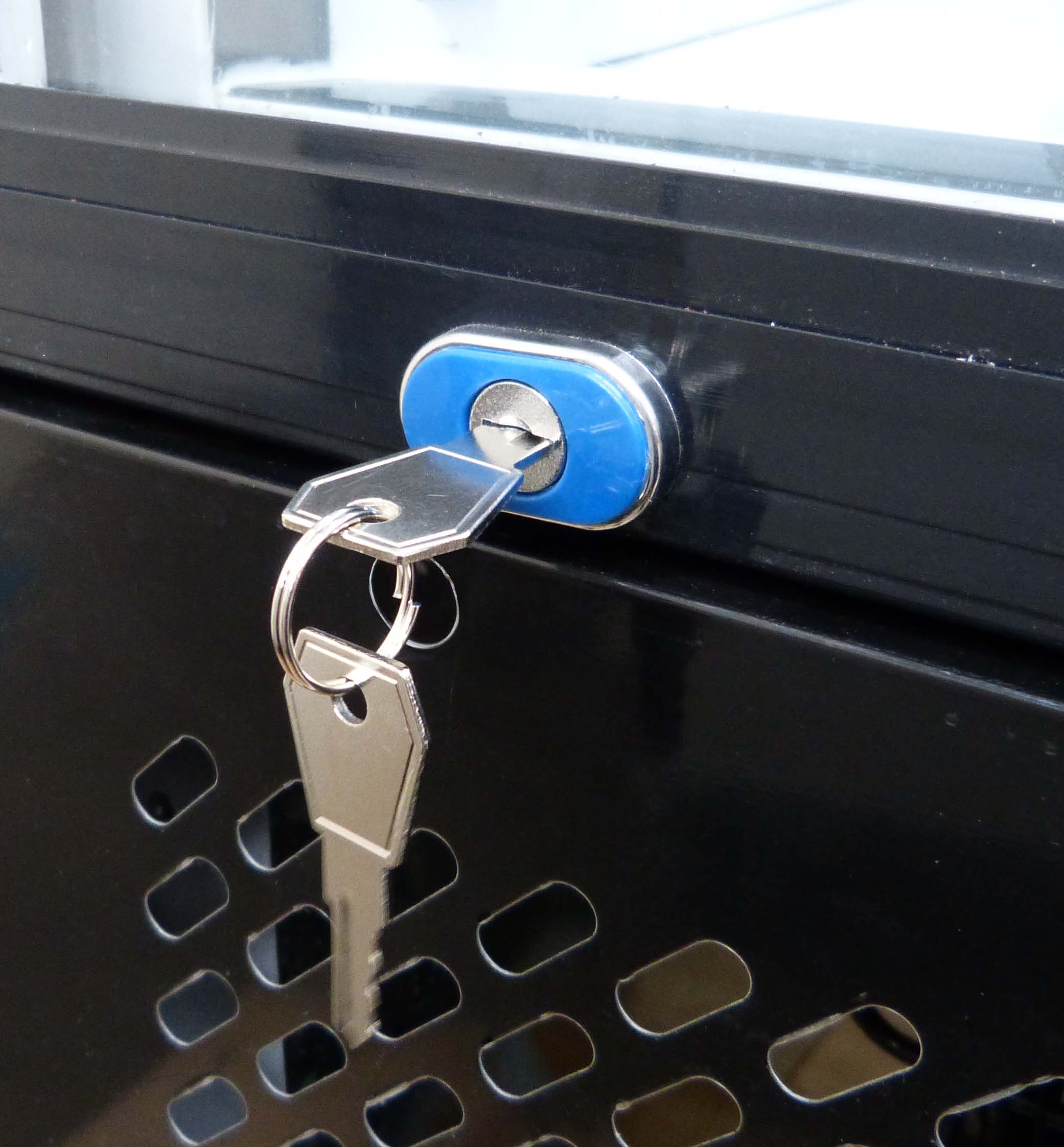 Getränkekühlschrank mit Display, Inhalt 270 Liter