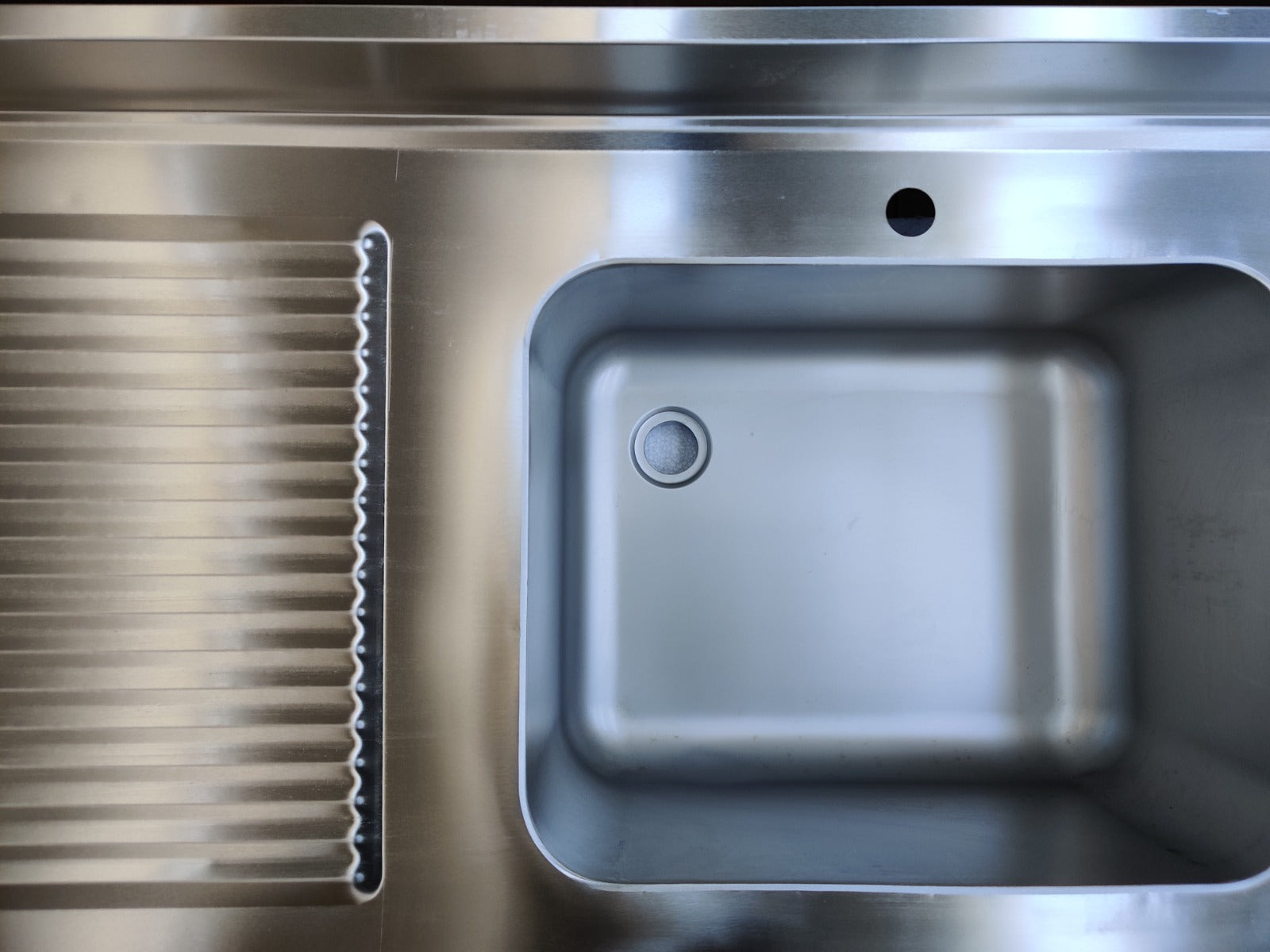 Spültisch aus Edelstahl, ein Becken rechts, 120 x 60