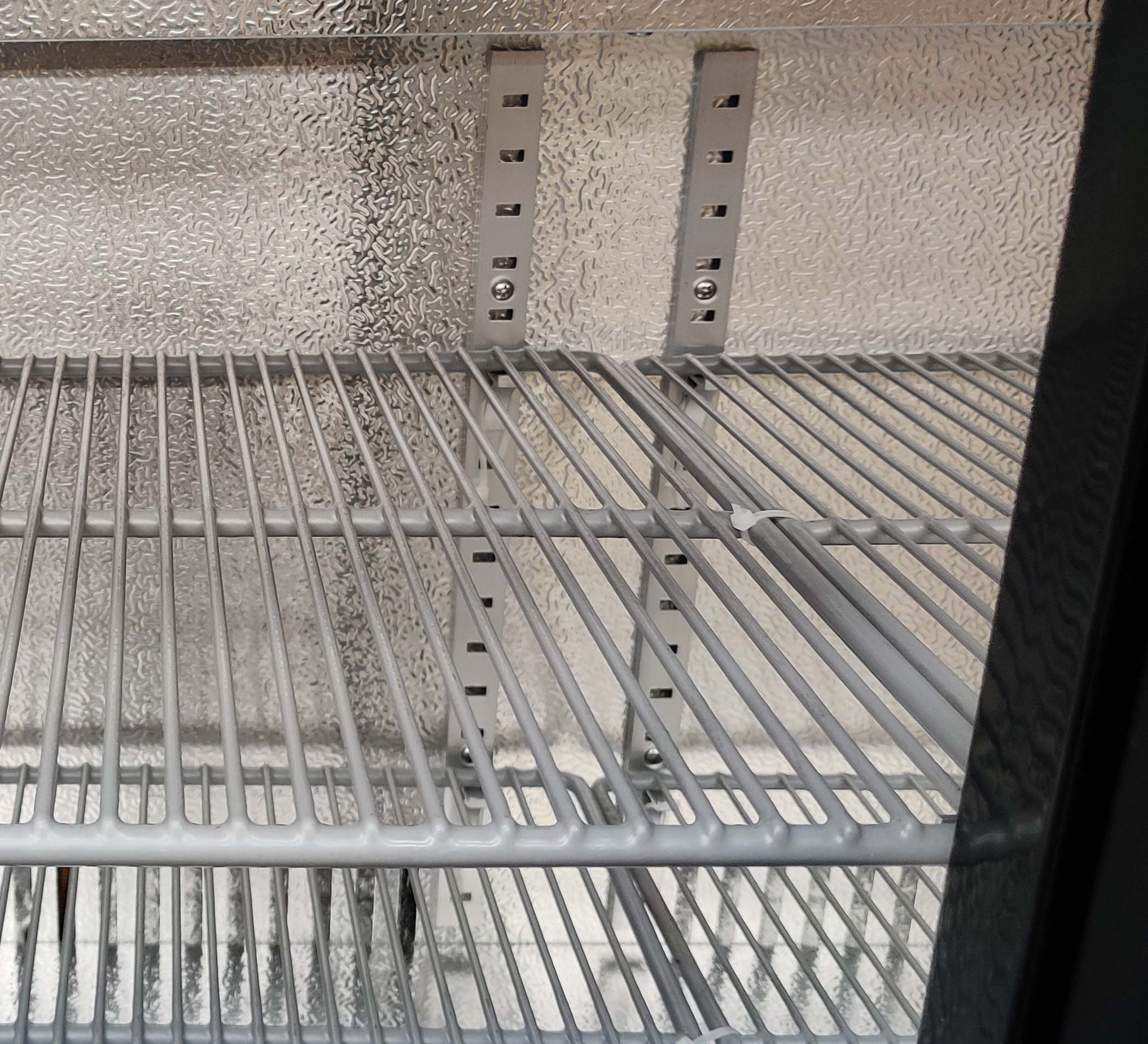 Flaschenkühler/ Flaschenkühlschrank - Inhalt 228 Liter, 2 Schiebetüren